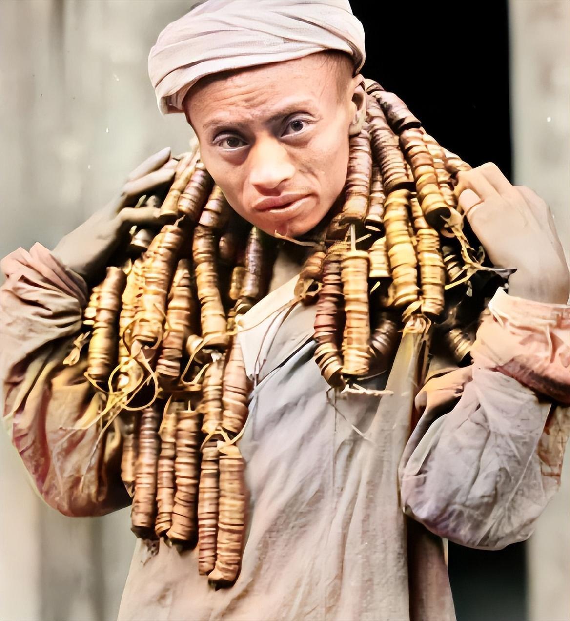 日本暴行老照片,日军女子拍照