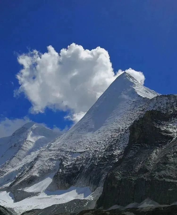 夏天的甘孜山,盛夏的贡嘎雪山