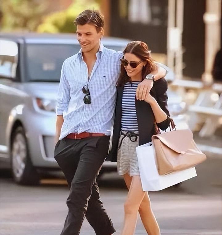 2022年,生完三个月走红毯——»