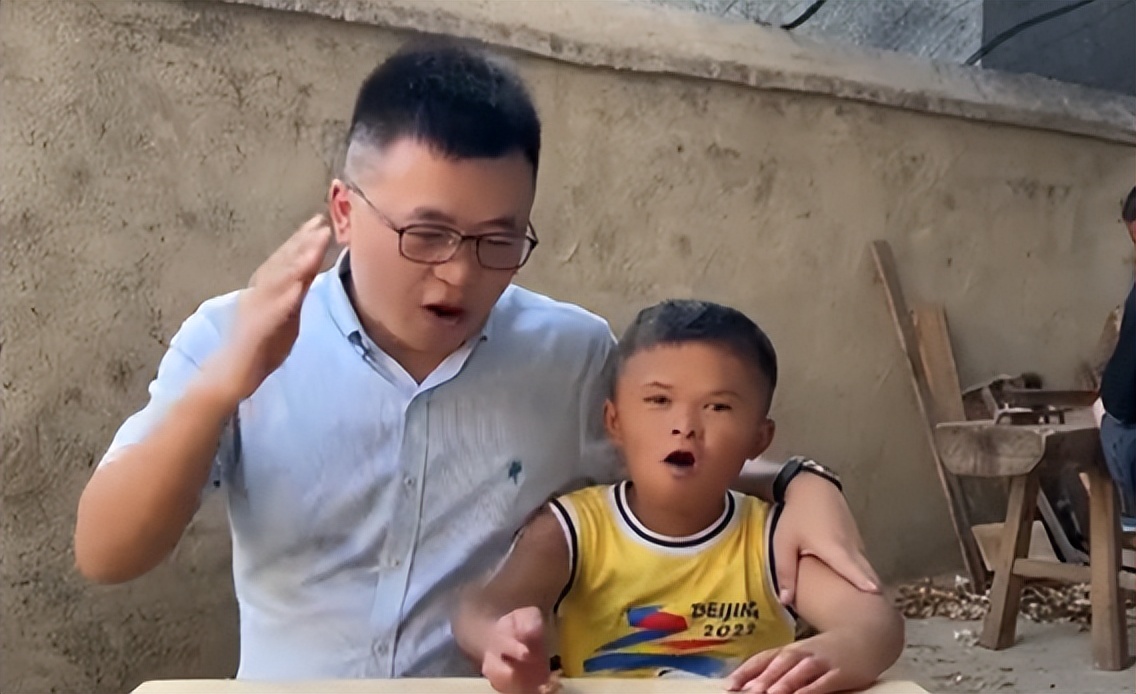 小马云因为表哥走红,小马云被表哥说的视频