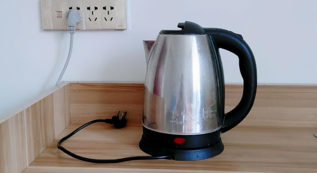 经常用电水壶烧开水喝好吗,长期喝饮水机不烧开的水好不好