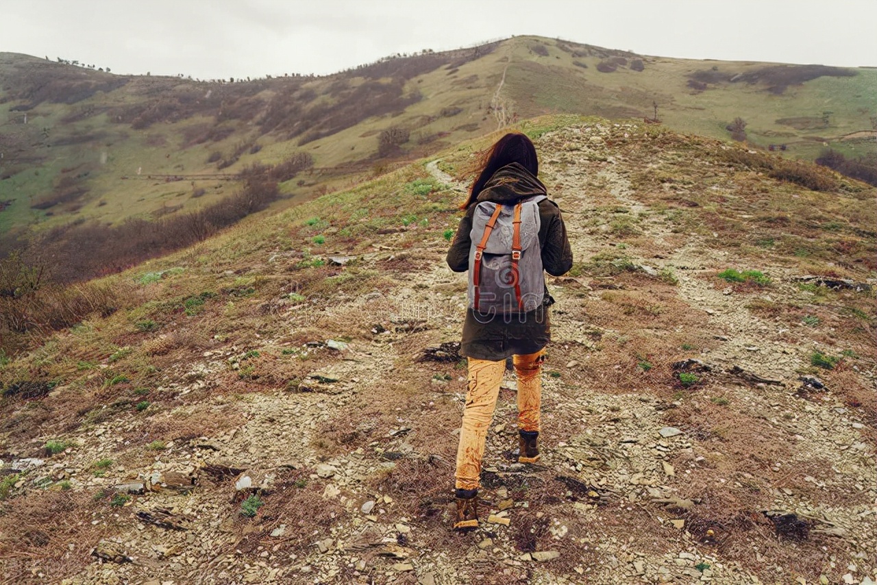 壹邦小知识,中帮登山鞋和低帮登山鞋的优缺点