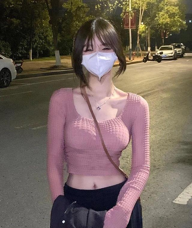 凸显魅力有气质的牛仔裤,休闲鞋随意搭配牛仔裤休闲又有范