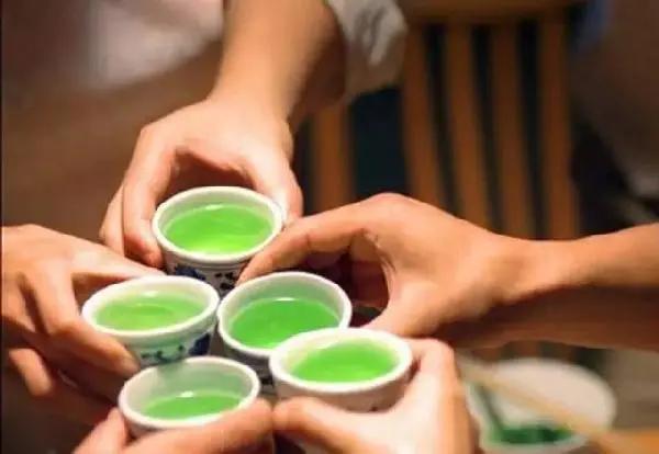 年份酒绿色是什么原因,有年份的酒为什么是绿色的