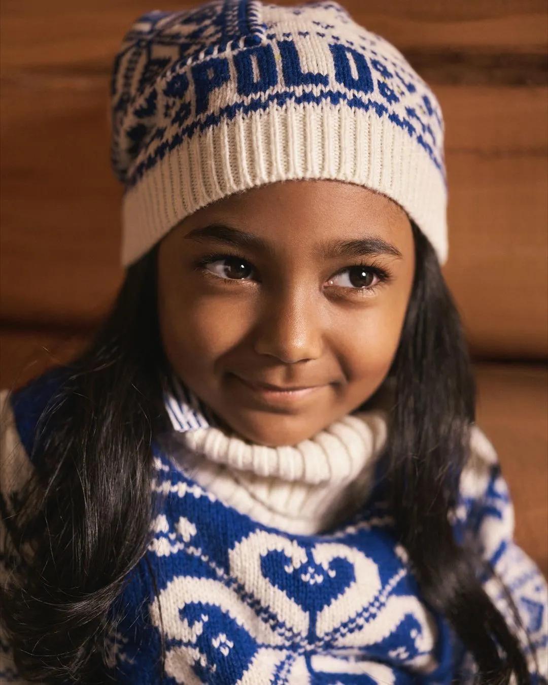 没想到!这3款“奶奶款毛衣”让姑娘们这么上头