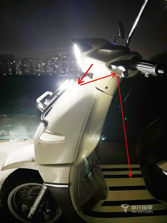 行驶的社交货币，摩圈老司机搭档女萌新试驾标致DJANGOTT