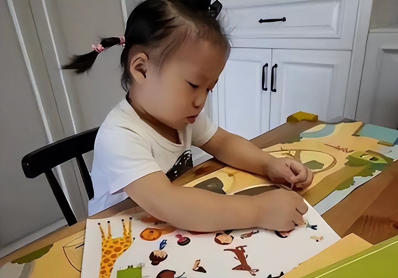 4岁女孩拥有超高智商，专注力远超同龄人，全凭妈妈坚持1个土方法