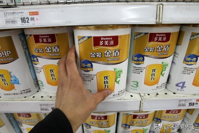 在美国奶粉企业是按照药品企业来进行监管的，而且不存在免检产品