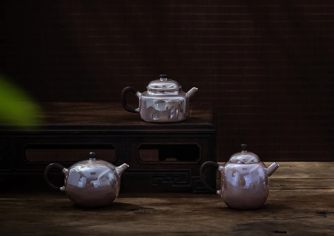 闪闪发光的银壶,银壶色彩