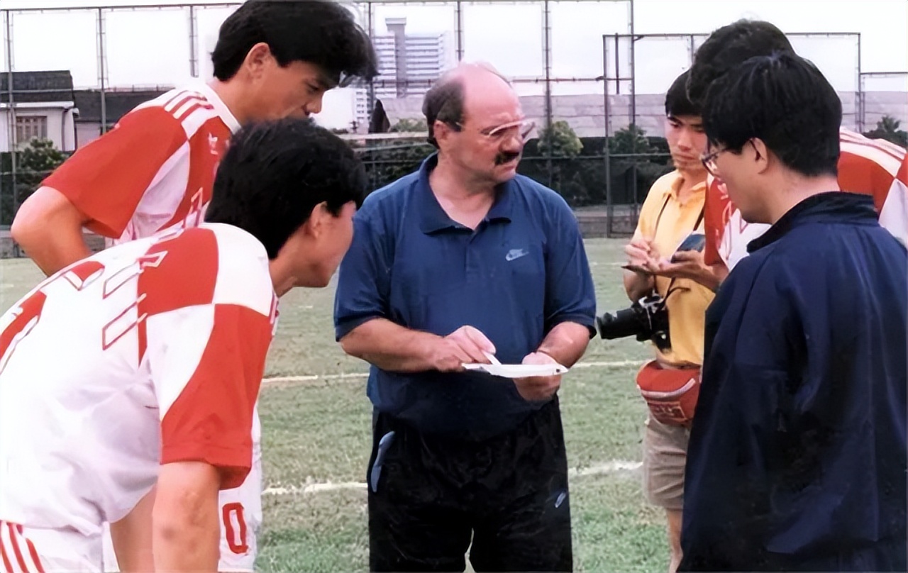 董礼强真是国足克星,中国足球运动员董礼强