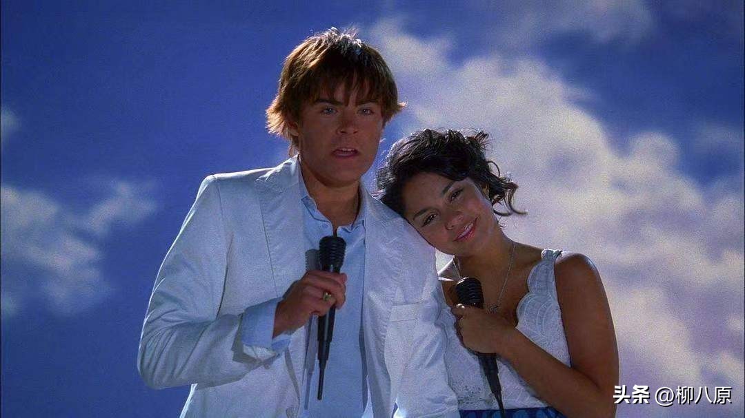 美国影片《歌舞青春》以青春为主线表达了什么？