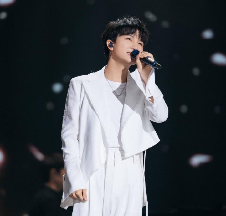 李宇春和张碧晨谁唱功更好,李宇春张碧晨同台视频