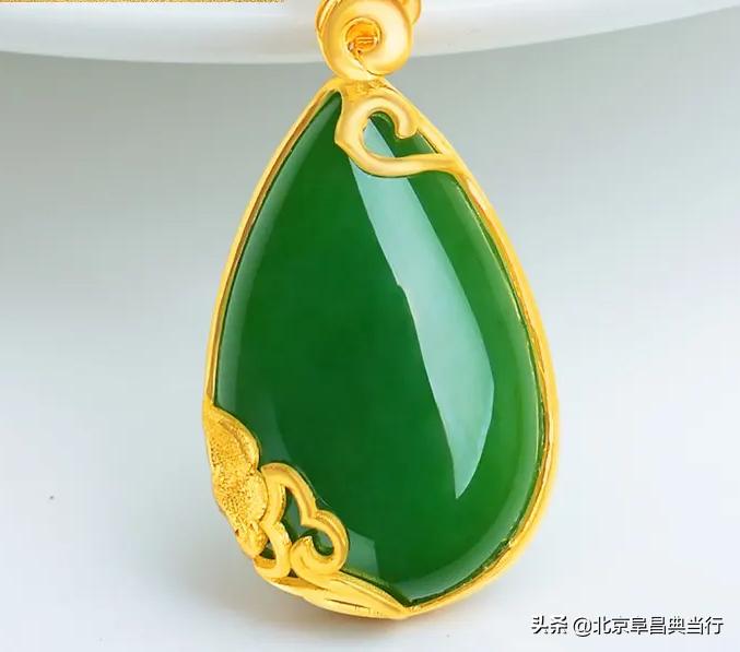 送黄金吊坠什么意思,送长辈黄金首饰哪种好