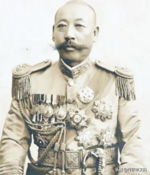 民国初期的几任总统都有谁,民国有几位大总统表现如何