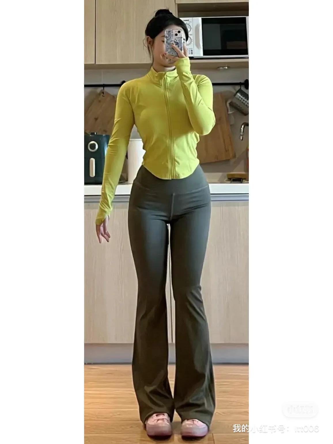 女性凸显身材的穿搭紧身,丰满成熟型身材穿搭瑜伽