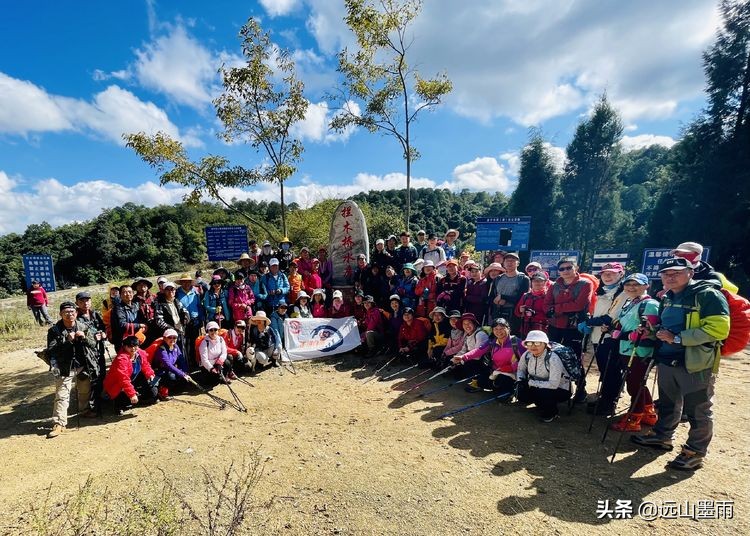 逛天坑、探叮呤当啷洞，去昆明安宁徒步，总有很多惊喜