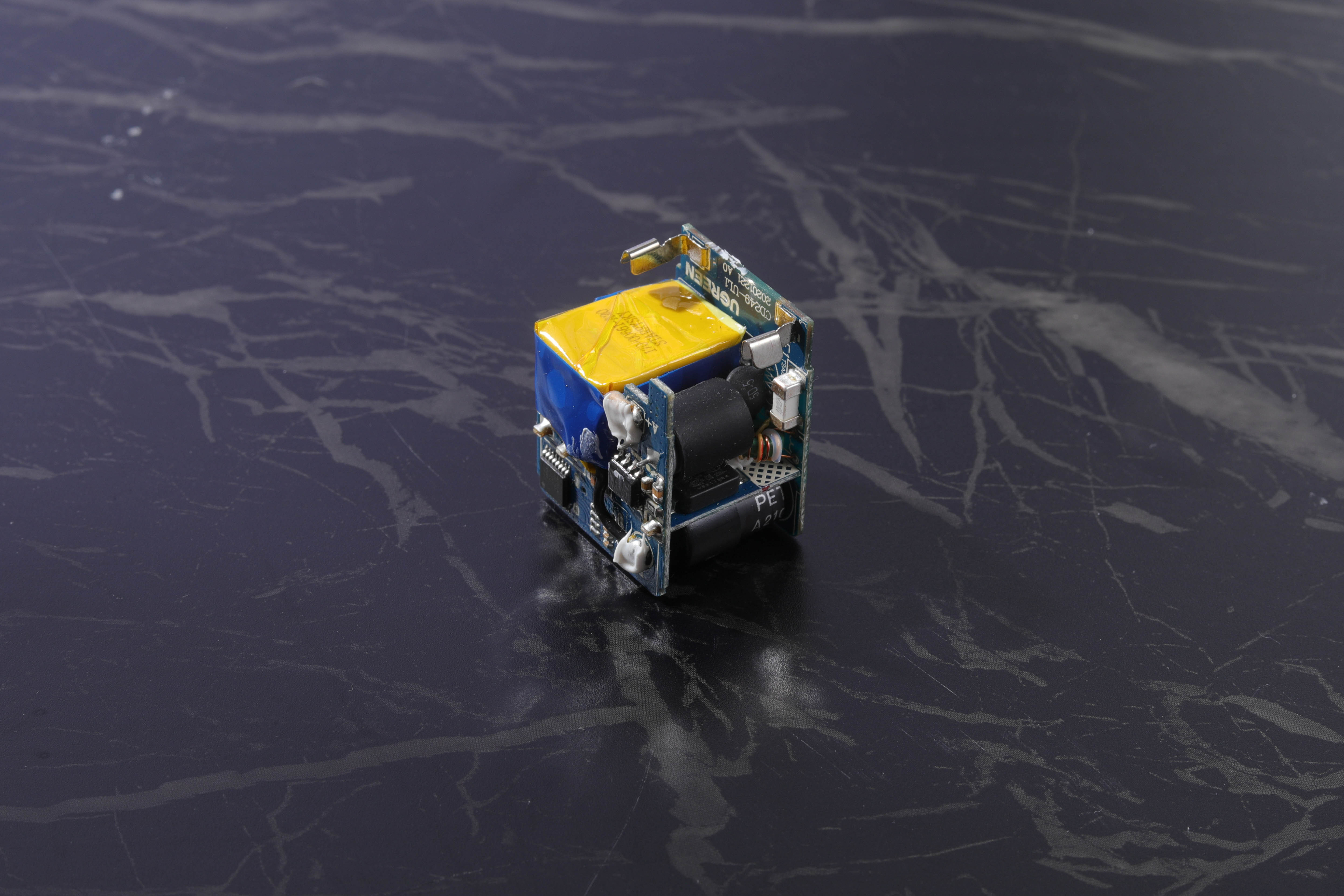 苹果30w充电器快充原装正品拆解,苹果充电器快充原装正品拆解