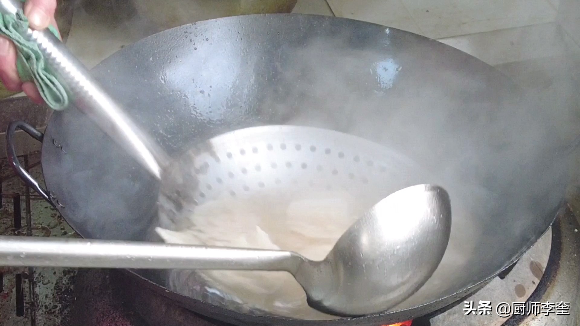 鸡胸肉手撕鸡简单做法又嫩又好吃,鸡胸肉最好吃的做法黄焖鸡