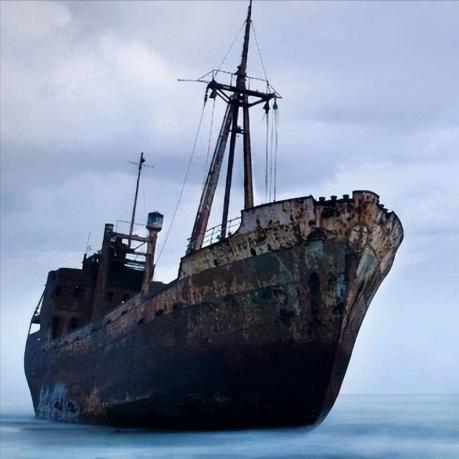 讨论中世纪与现代艏饰像的象征意义，格里芬号被称为最后的海蛇？