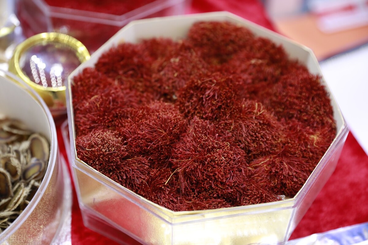 红花跟藏红花有什么区别和功效,红花与藏红花在功效上有什么区别