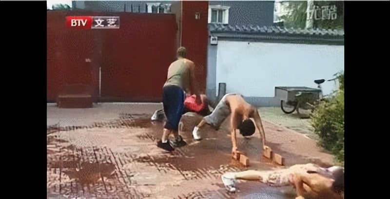 卖螺蛳粉网红男扮女装好几个人,代言螺蛳粉的男星