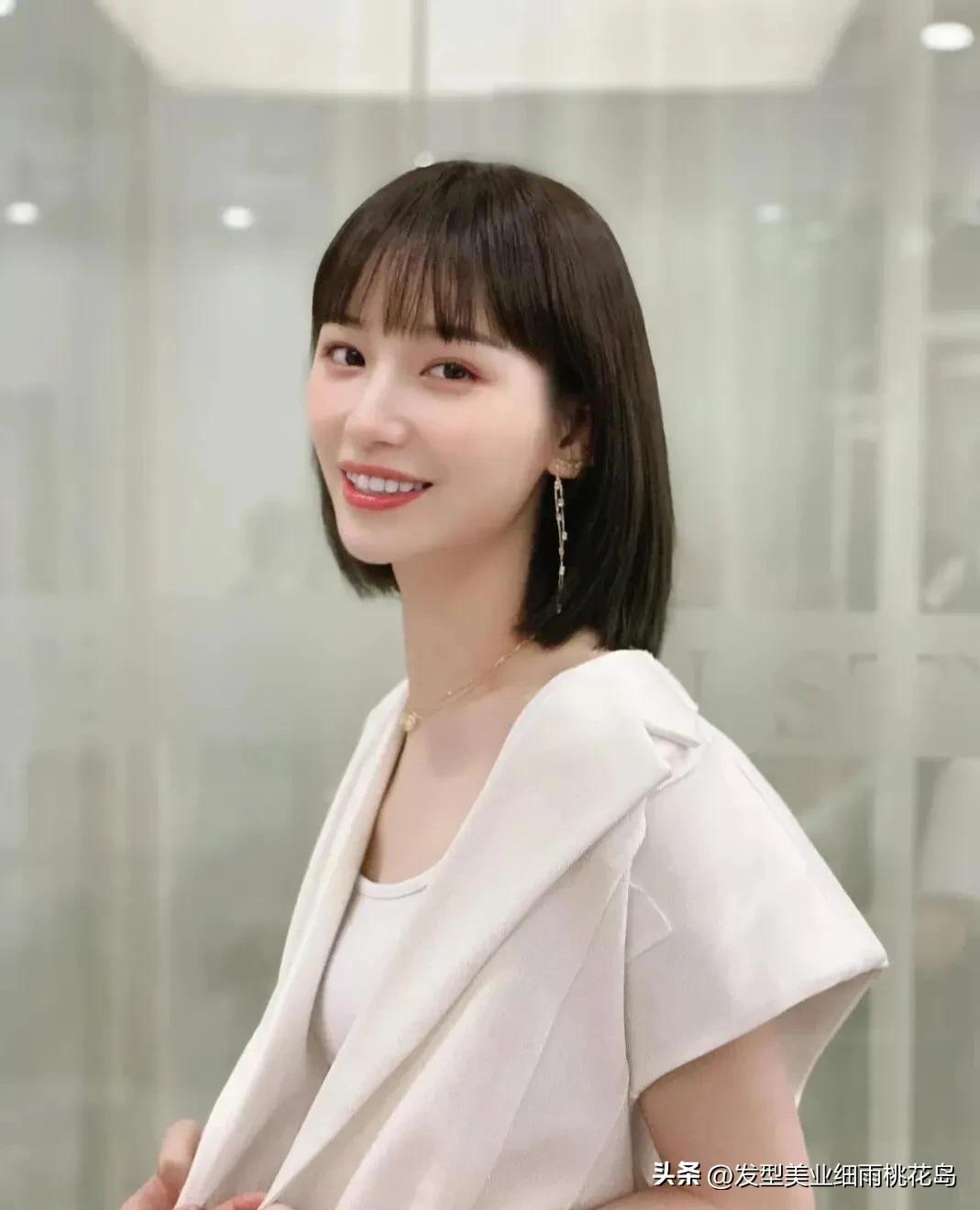 眉上刘海短发发型,短发八字刘海发型