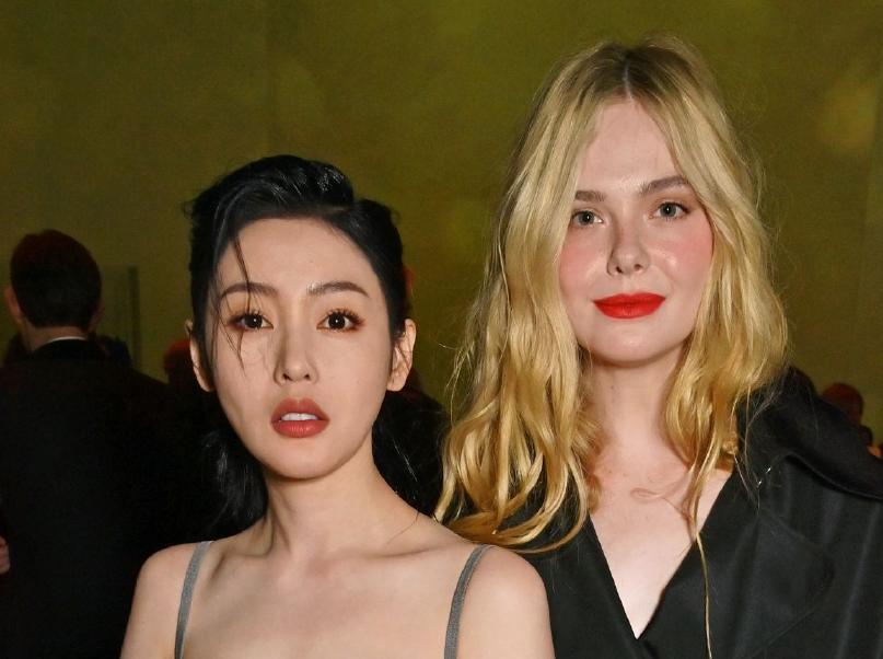 巴黎时装周众星翻车，黄圣依女仆装老态纵横，章子怡奶奶装认不出