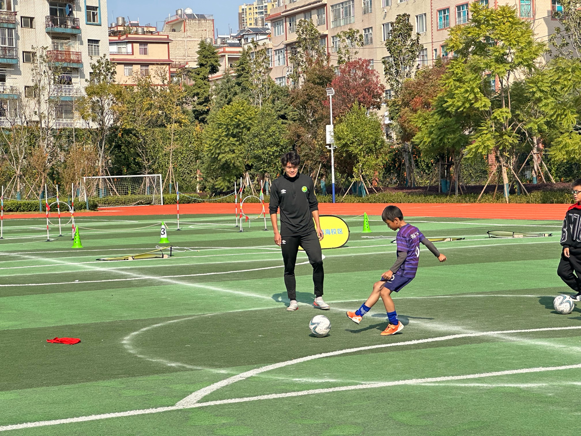 中超球员走进校园,中超云南籍球员