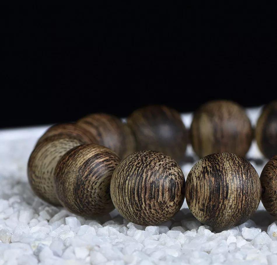 如何正确的鉴别沉香手串真假,沉香手串的化学香和沉香的区别