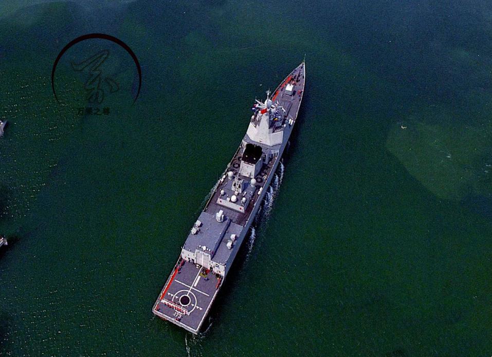 054b护卫舰和052d驱逐舰有什么区别,中国052d与俄罗斯海军