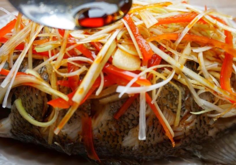 蒸鱼需要放葱姜水么,蒸鱼要放什么调料才好吃