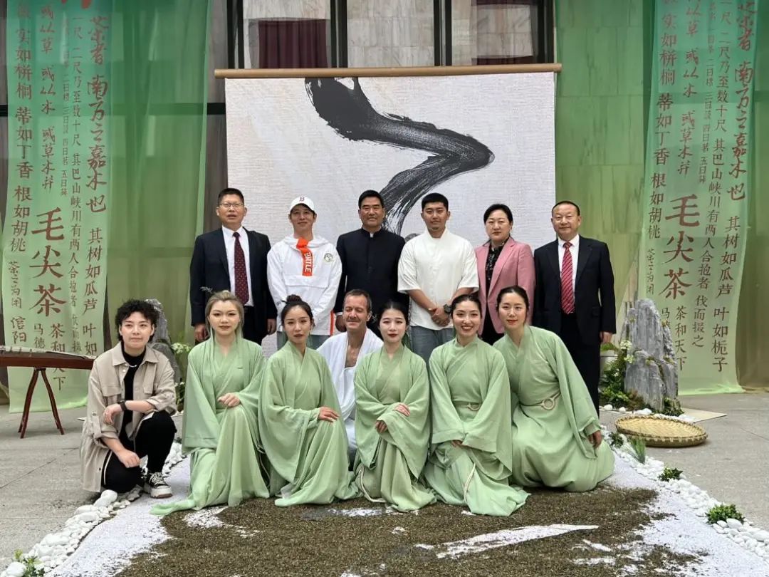 骄傲信阳,马德里信阳毛尖