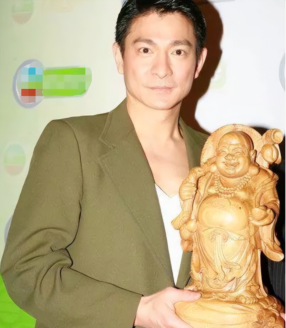 刘德华陪太太回家祭岳父,刘德华带太太回娘家视频