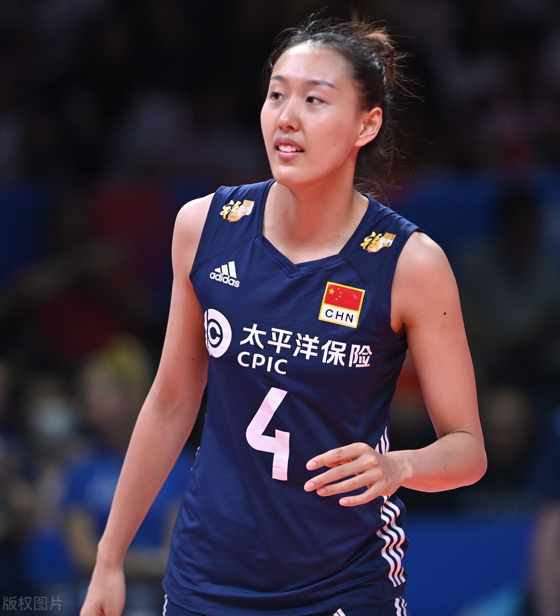 中国3-2险胜荷兰,为世锦赛八强赢下关键一战,积分紧追意大利