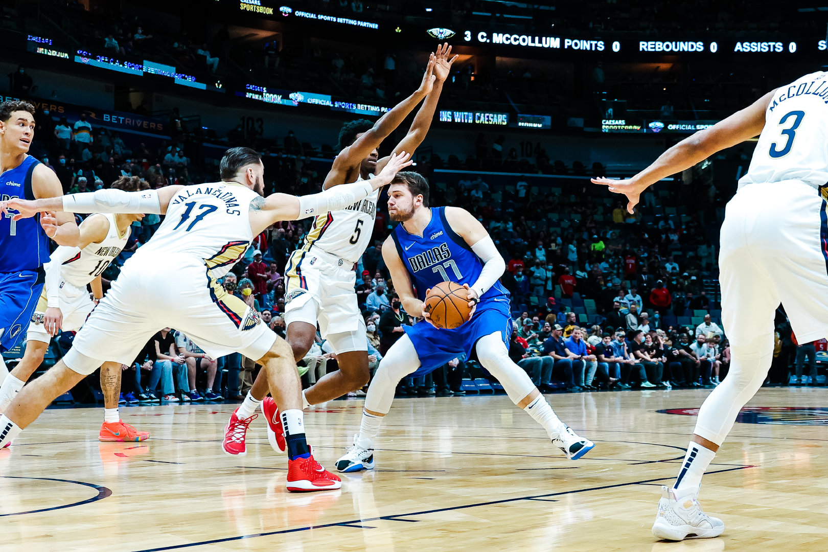 东契奇60分21篮板三双各节得分,东契奇12月场均轰下37分9板11助攻