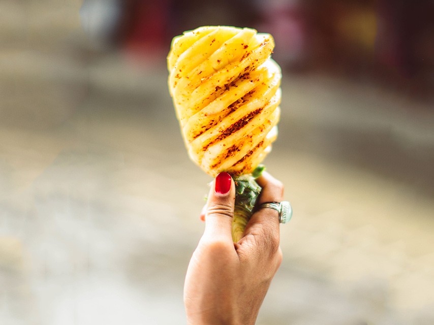 非洲岛国毛里求斯免费水果多到伸手可摘，走走路动动手吃到树上熟