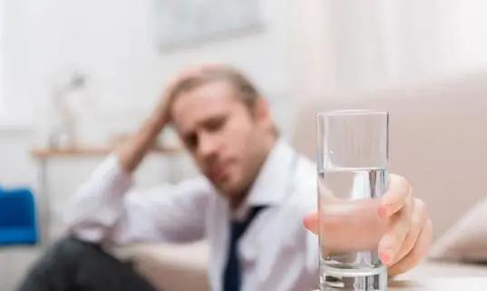 老是口干舌燥需要滋阴,总是口干身体缺水