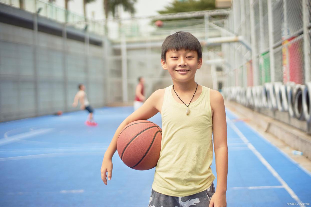 男生身高多少岁停止长高,青春期男孩变声还能长高多少