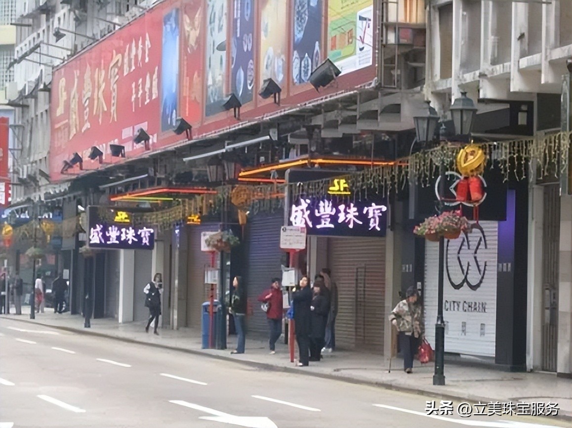 9.5成新黄金项链回收多少一克,9999黄金项链男士多少钱一克