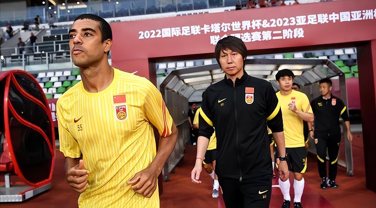 中国足球名宿评价李铁,归化球员为何不能踢世界杯