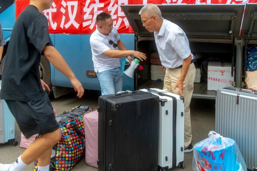 武汉纺织大学外经贸学院22级迎新,武汉纺织大学外经贸学院23届新生