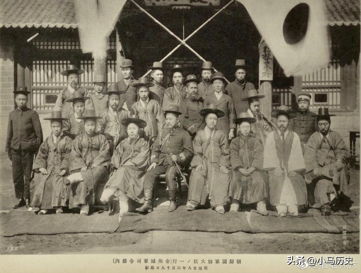 日军当着国军的面杀俘虏,日军侵华兽行