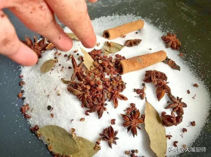 腌腊肉只放盐,腌腊肉的放盐正确方法