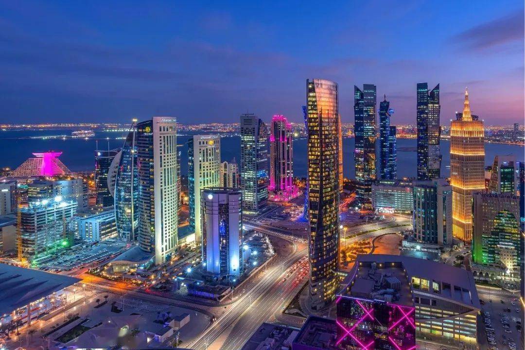 卡塔尔人头顶一个布,卡塔尔头顶一块布谁设计的