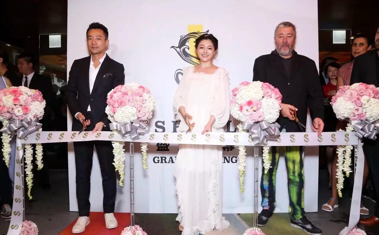 看似是俊男美女、豪门名流，实际上一个比一个不禁扒