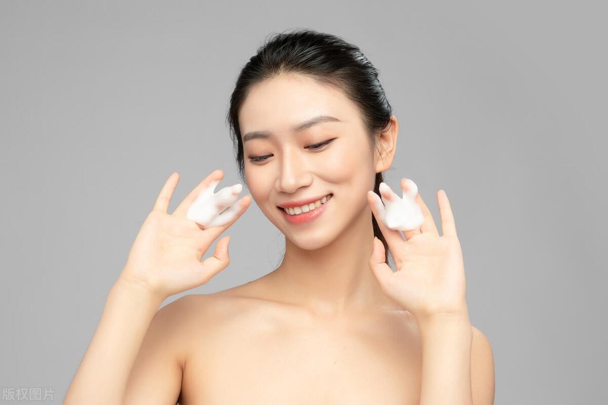 雅诗兰黛抗皱滋润面霜哪款好用,抗皱面霜排行榜前十名雅诗兰黛