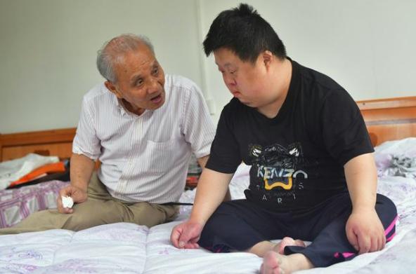 指挥家舟舟癌症,41岁指挥家舟舟纪录片