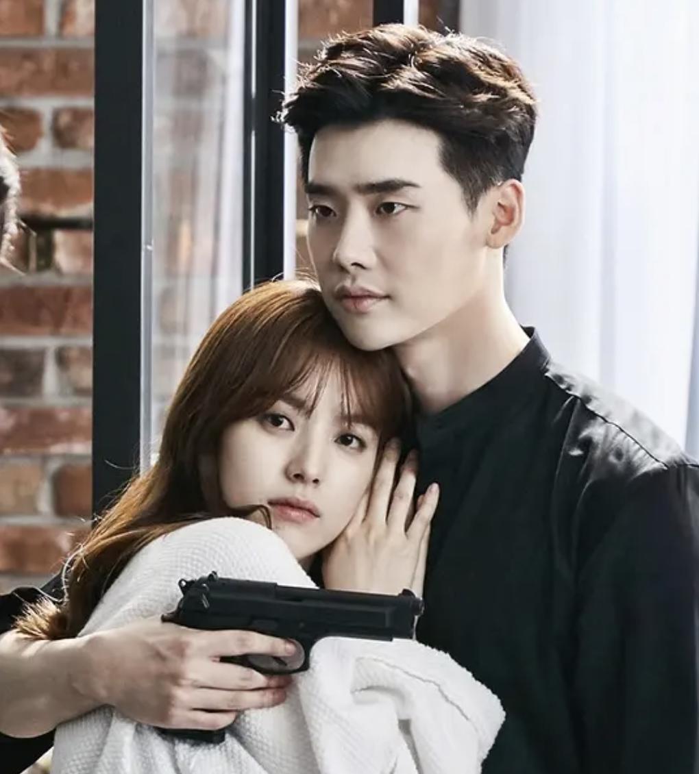 2022最后一个恋情瓜：29岁IU大方认爱，李钟硕“馒化”原是幸福肥