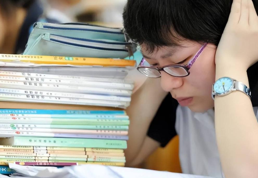 多数高校取消文科相关专业,高校文科专业何去何从