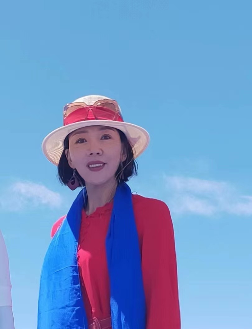 豹纹妈妈：姐妹群里的“显眼包”，眼见年轻